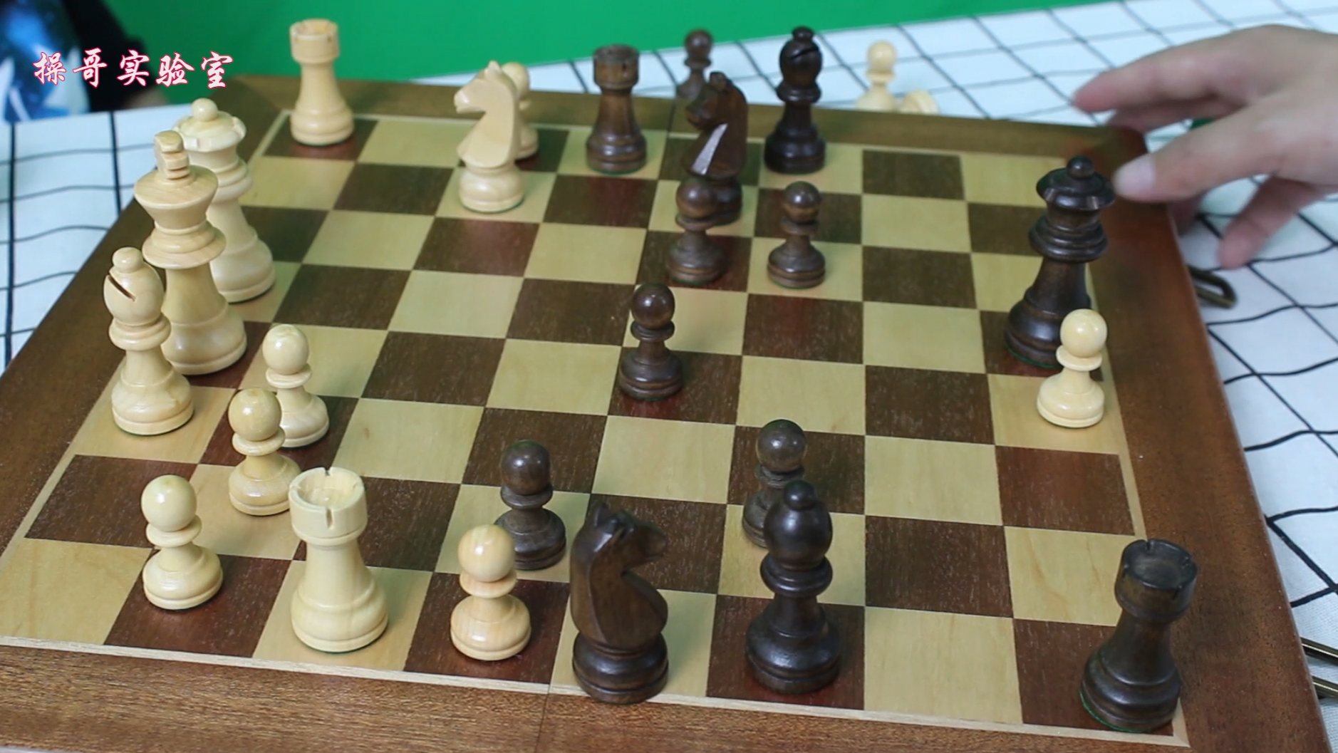 开箱试玩国际象棋,看似遥远复杂,实际规则很简单,一分钟教会你